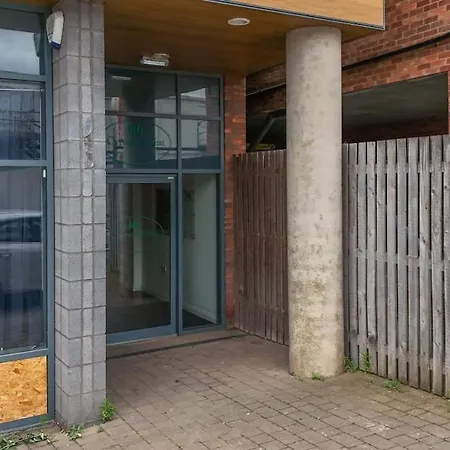 Stylish Centre 2br With Free Parking - 2 Mins To First Direct Arena *