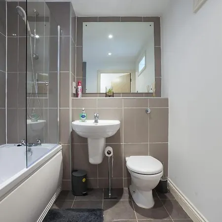 Stylish Centre 2br With Free Parking - 2 Mins To First Direct Arena