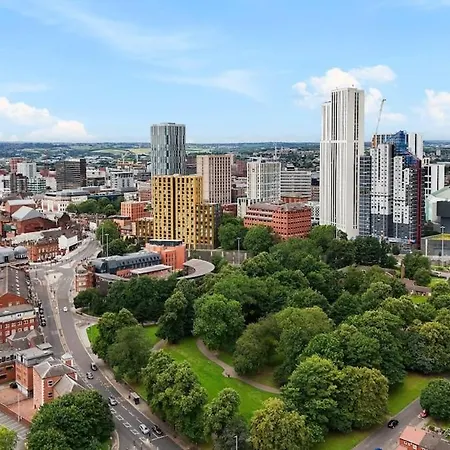 Stylish Centre 2br With Free Parking - 2 Mins To First Direct Arena Apartment *