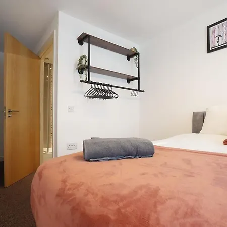 Stylish Centre 2br With Free Parking - 2 Mins To First Direct Arena Apartment