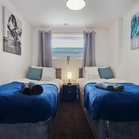 Stylish Centre 2br With Free Parking - 2 Mins To First Direct Arena Apartment *