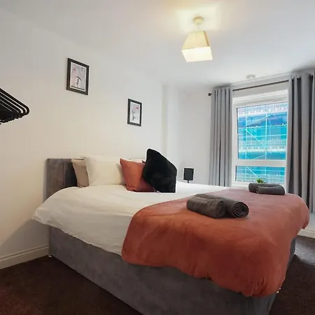 Stylish Centre 2br With Free Parking - 2 Mins To First Direct Arena *