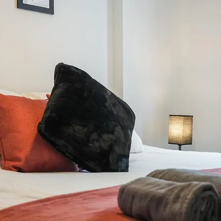 Apartment Stylish Centre 2br With Free Parking - 2 Mins To First Direct Arena *