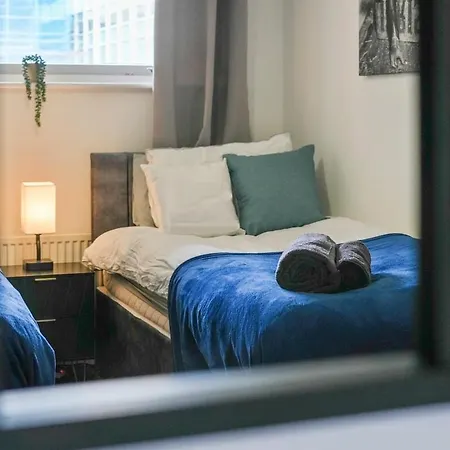 Stylish Centre 2br - Free Parking - 2 Mins To First Direct Arena