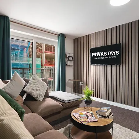 Stylish Centre 2br With Free Parking - 2 Mins To First Direct Arena Apartment *