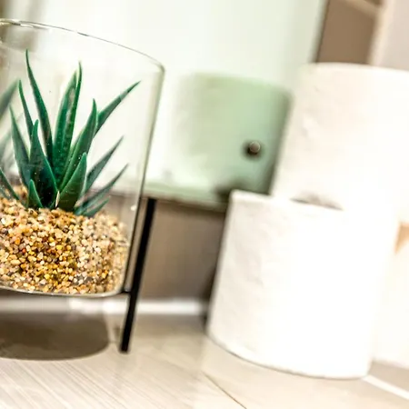 Stylish Centre 2br - Free Parking - 2 Mins To First Direct Arena