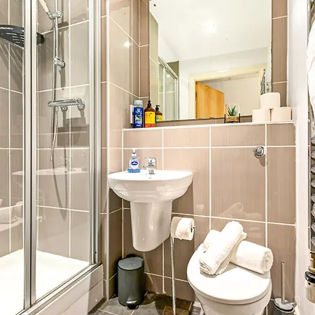 Stylish Centre 2br - Free Parking - 2 Mins To First Direct Arena *