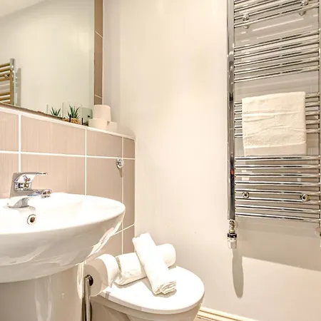 Apartment Stylish Centre 2br - Free Parking - 2 Mins To First Direct Arena