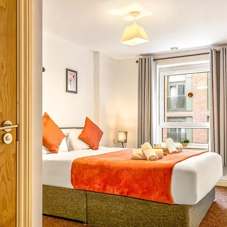 Stylish Centre 2br - Free Parking - 2 Mins To First Direct Arena